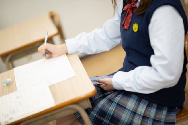 夫の浮気相手が未成年!?相手女性の素性を確かめたい|探偵利用事例