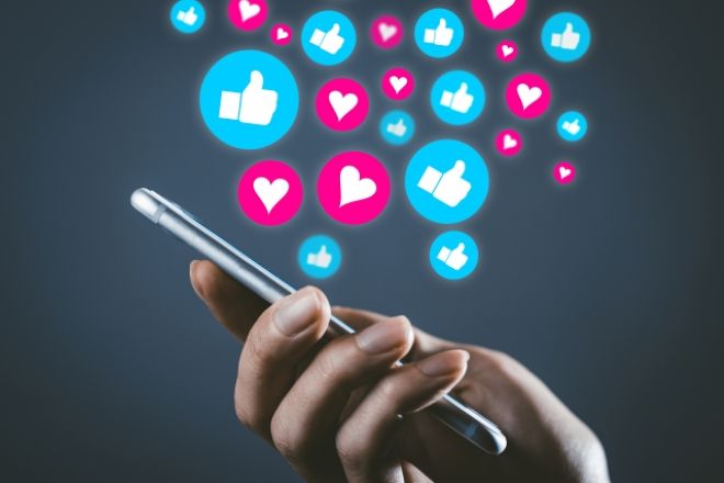 職場不倫が周囲に拡散していないか不安な方へ|SNS調査で拡散リスクを事前把握した探偵利用事例。