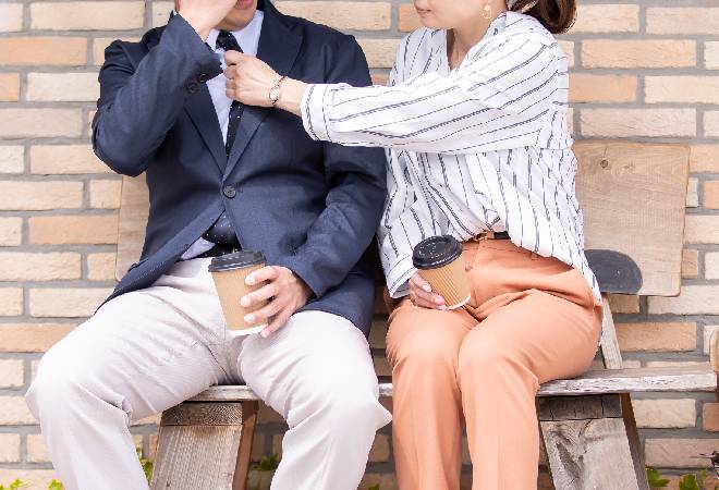 仲睦まじい男女の写真。